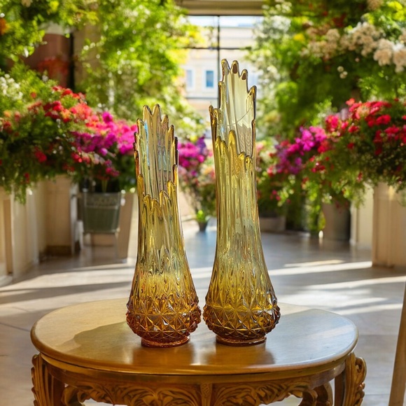 25.25”! Vintage MCM L.E. Smith swung glass vase 25.25” H x 7” W x  21.5” dia bas - Picture 6 of 10